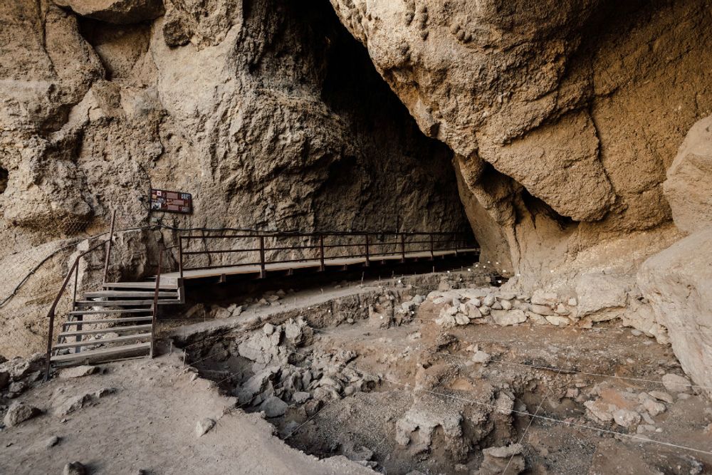 Древняя пещера-винодельня и Монастыри | Bustourma