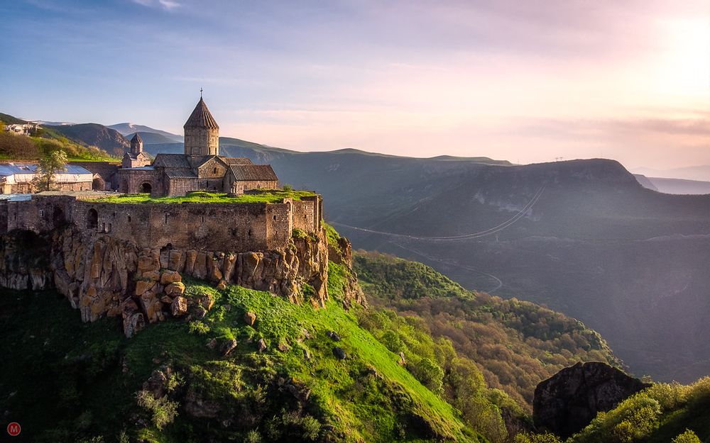 Армянский Стоунхендж и Пещерная деревня | Bustourma