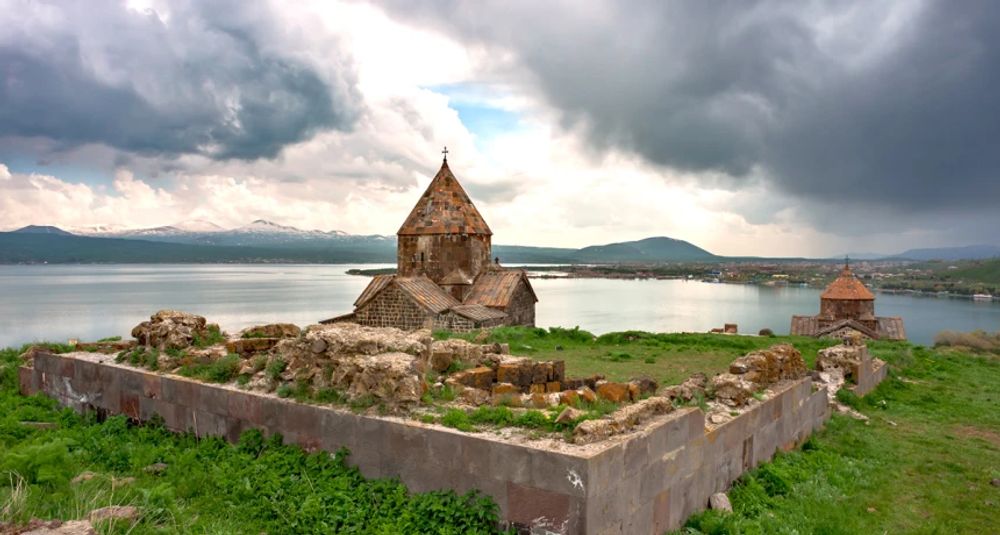 Նավով շրջայց Սևանա լճում | Bustourma