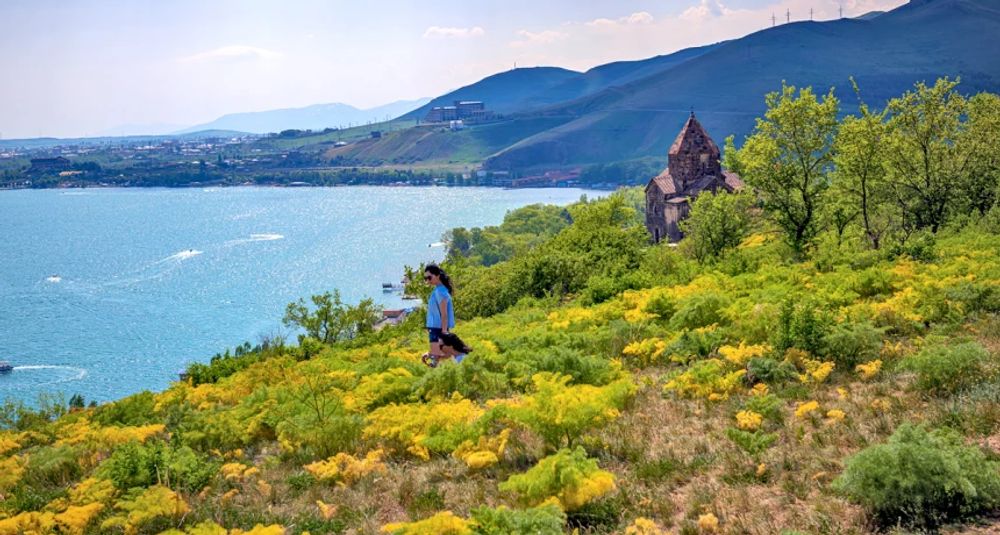 Նավով շրջայց Սևանա լճում | Bustourma