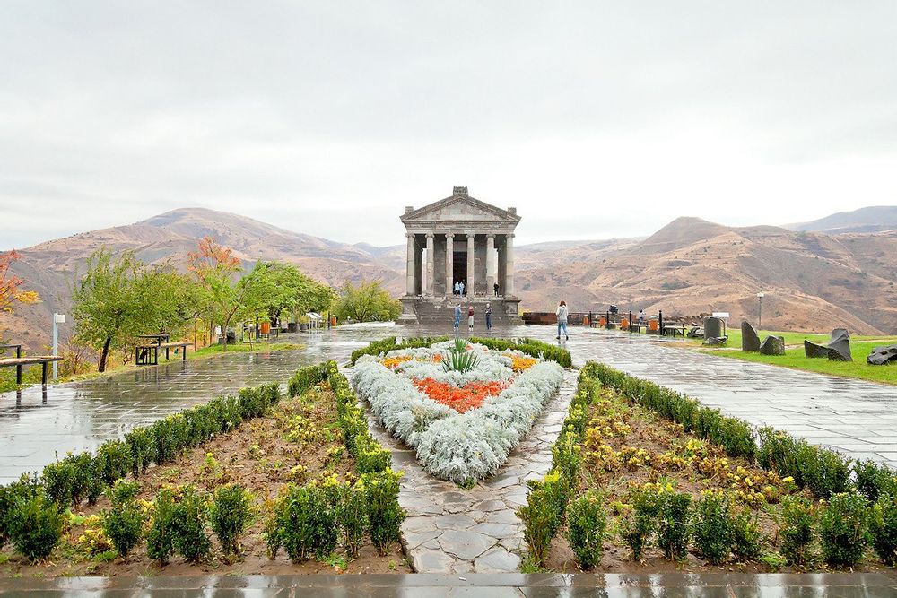 Գառնիի տաճար, Գեղարդ վանք | Bustourma