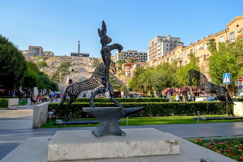 Sightseeing and walking tour in Yerevan | Bustourma